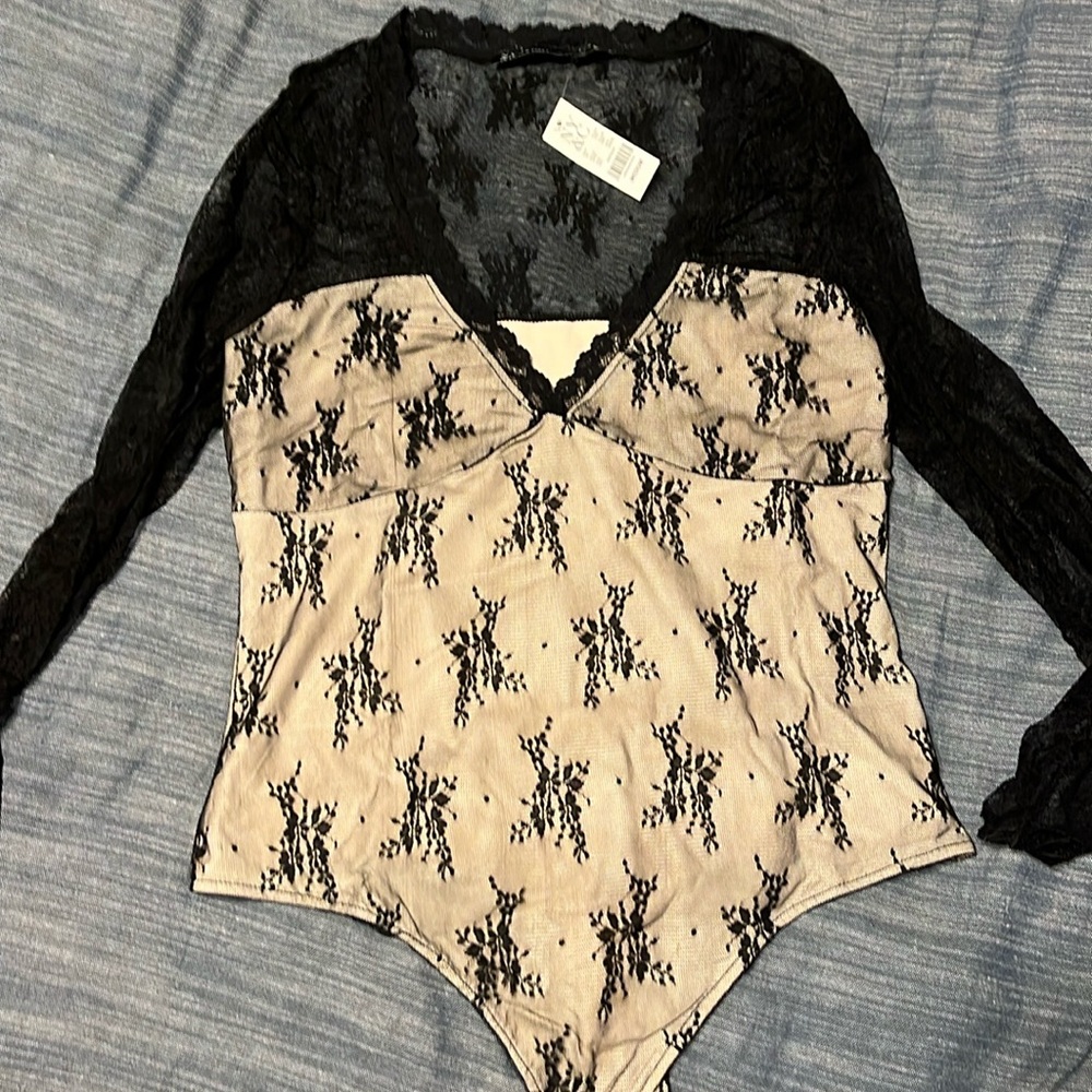 Bodysuit with black lace sleeves